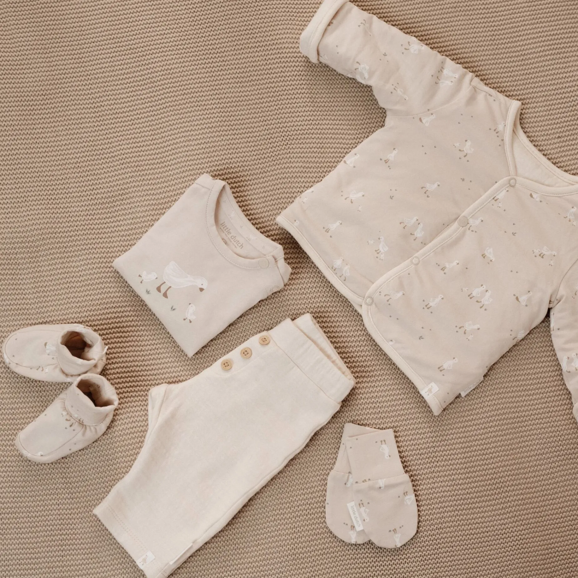 Krabwantjes - Beige - Maat one size - Newborn Naturals - Little Goose